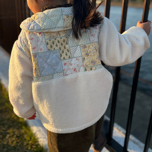 パッチワークのキッズアウター