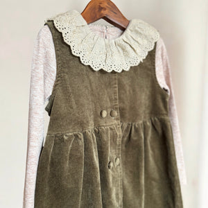 女の子向けのレトロなセットアップ