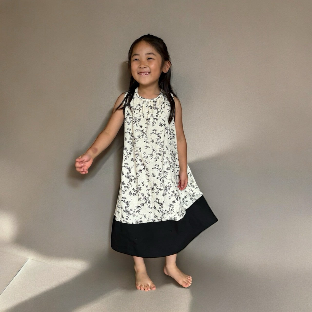 レトロシックなキッズ花柄ワンピース