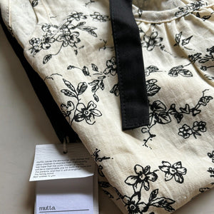 レトロシックなキッズ花柄ワンピース