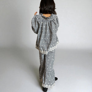 mutta. ギンガムチェック上下セットアップ 女の子 キッズ 長袖ブラウスとフリルパンツ レース使いが上品なおしゃれ服