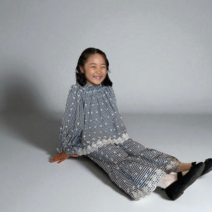 mutta. ギンガムチェック上下セットアップ 女の子 キッズ 長袖ブラウスとフリルパンツ レース使いが上品なおしゃれ服