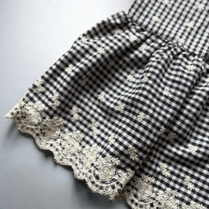 mutta. ギンガムチェック上下セットアップ 女の子 キッズ 長袖ブラウスとフリルパンツ レース使いが上品なおしゃれ服