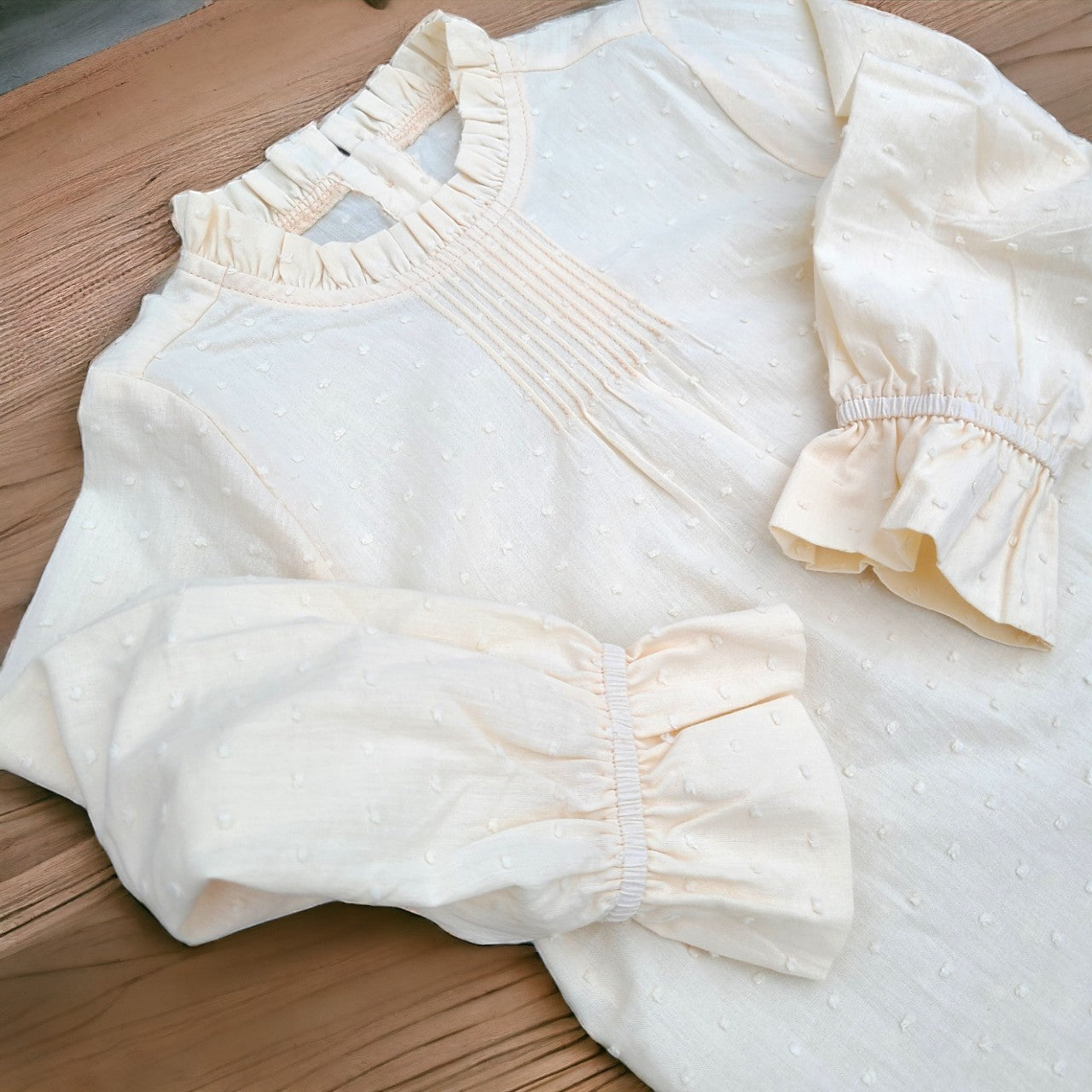 ギャザーフリル襟のキッズトップス