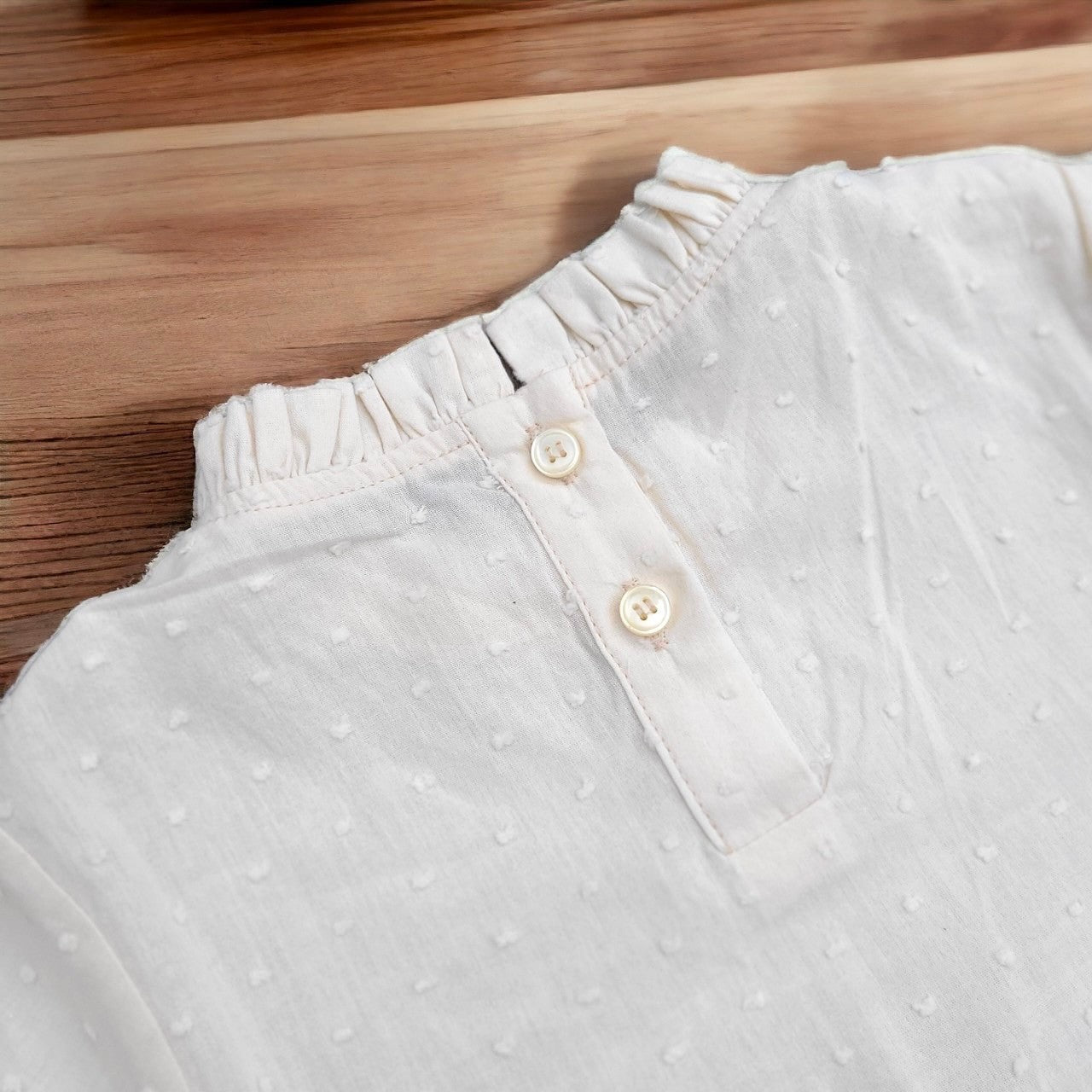 ギャザーフリル襟のキッズトップス