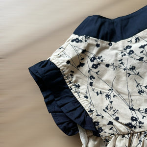 レトロな花柄模様の女の子ワンピース