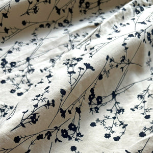 レトロな花柄模様の女の子ワンピース