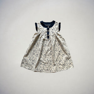 レトロな花柄模様の女の子ワンピース