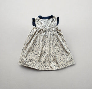 レトロな花柄模様の女の子ワンピース