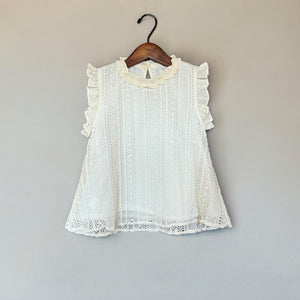 レトロシックなフリル襟のトップス