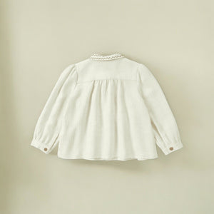 ベビーキッズ向けの丸襟の刺繍ブラウス