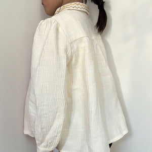 ベビーキッズ向けの丸襟の刺繍ブラウス