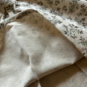 秋冬向けのキッズ花柄セットアップ