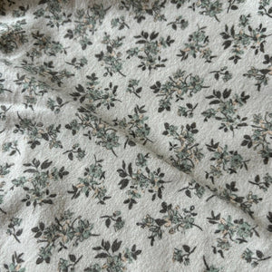 秋冬向けのキッズ花柄セットアップ