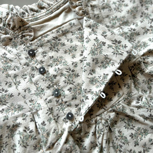 秋冬向けのキッズ花柄セットアップ