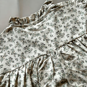 秋冬向けのキッズ花柄セットアップ