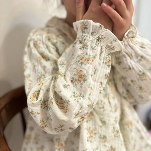 かぎ編みの襟付き女の子ガーゼ生地のトップス