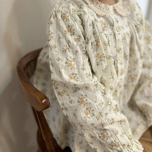 かぎ編みの襟付き女の子ガーゼ生地のトップス