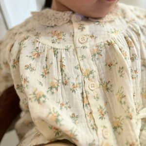 かぎ編みの襟付き女の子ガーゼ生地のトップス