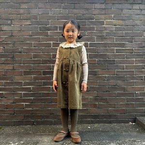 女の子向けのレトロなセットアップ