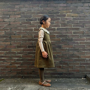 女の子向けのレトロなセットアップ