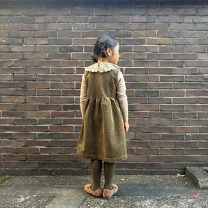 女の子向けのレトロなセットアップ