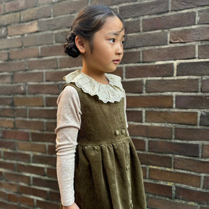 女の子向けのレトロなセットアップ