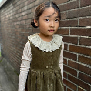 女の子向けのレトロなセットアップ