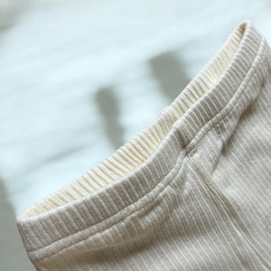 キッズ向けのレース付きレギンス