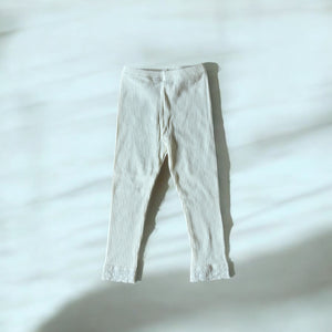 キッズ向けのレース付きレギンス