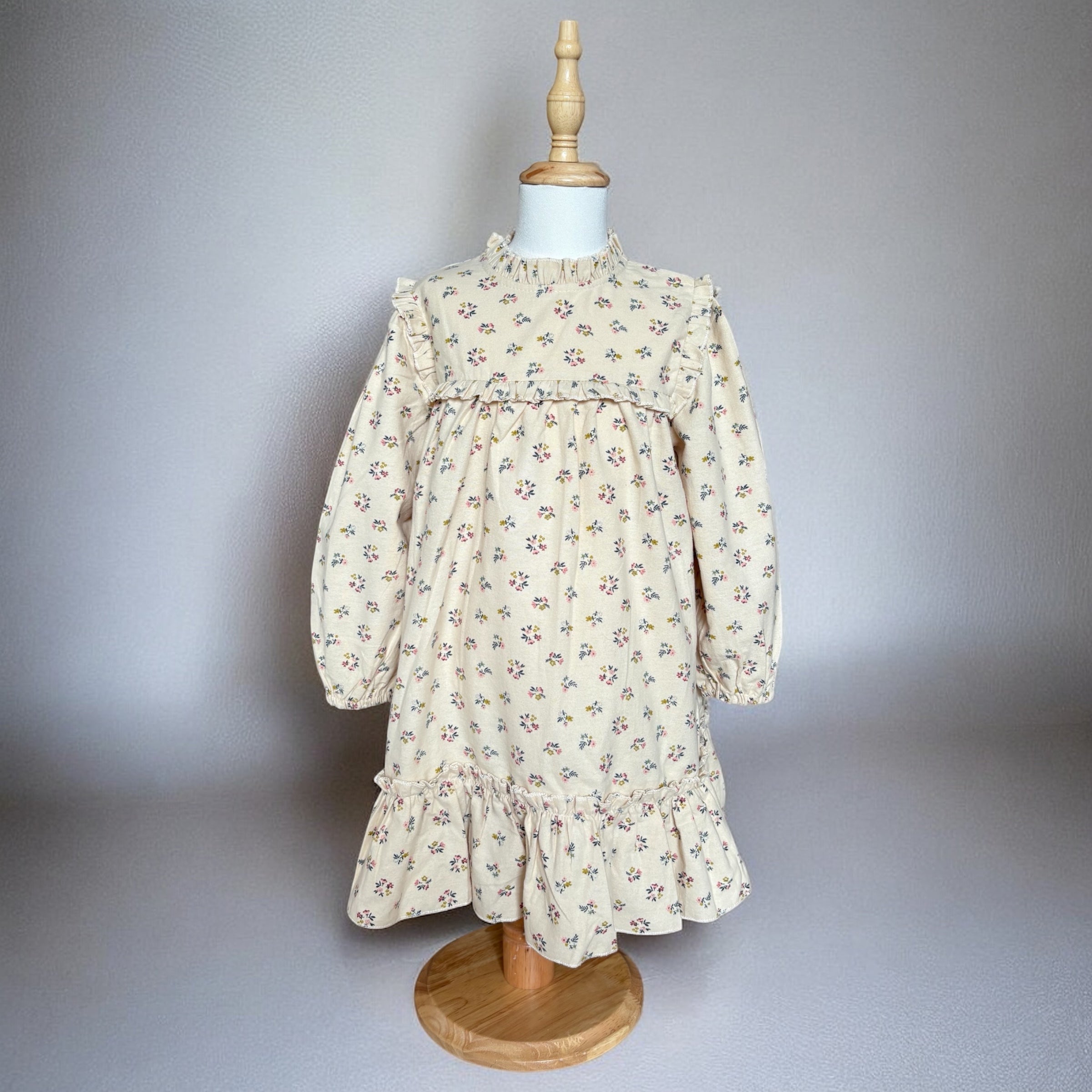 秋冬向けの女の子ワンピース|クリーム色|ギンガムチェック