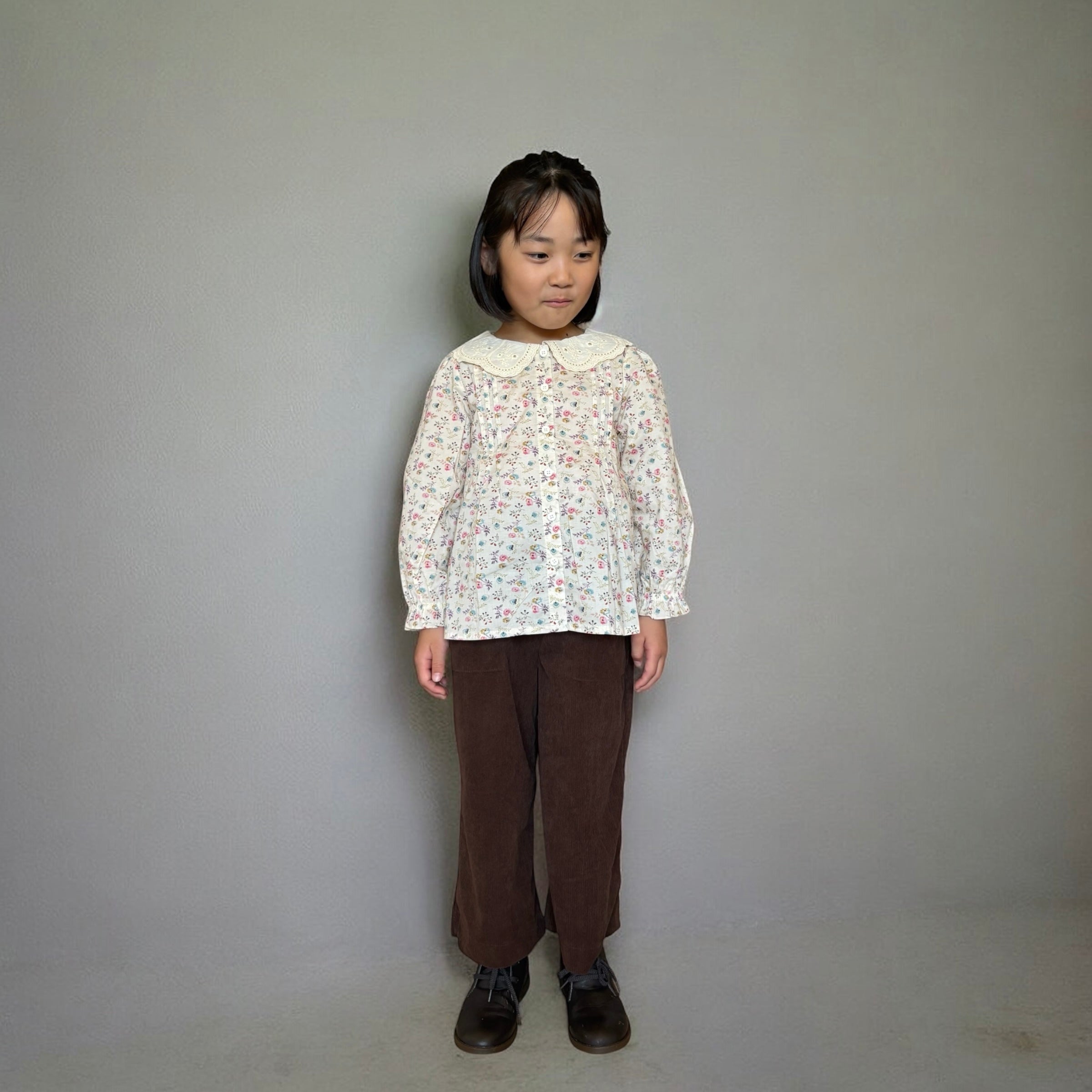 上品な花柄長袖ブラウス 女の子用 コットン素材 レースカラー付き キッズトップス