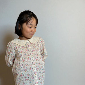 上品な花柄長袖ブラウス 女の子用 コットン素材 レースカラー付き キッズトップス