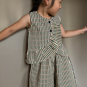 レトロシックなストライプ柄のキッズセットアップ