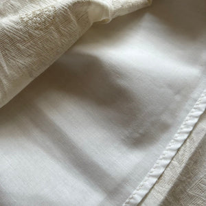 レトロでヴィンテージなキッズ向けの秋冬向けのワンピース