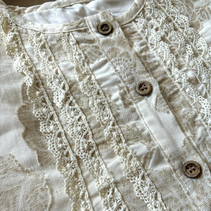 レトロでヴィンテージなキッズ向けの秋冬向けのワンピース