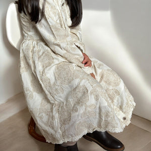 レトロでヴィンテージなキッズ向けの秋冬向けのワンピース