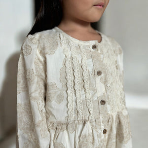 レトロでヴィンテージなキッズ向けの秋冬向けのワンピース