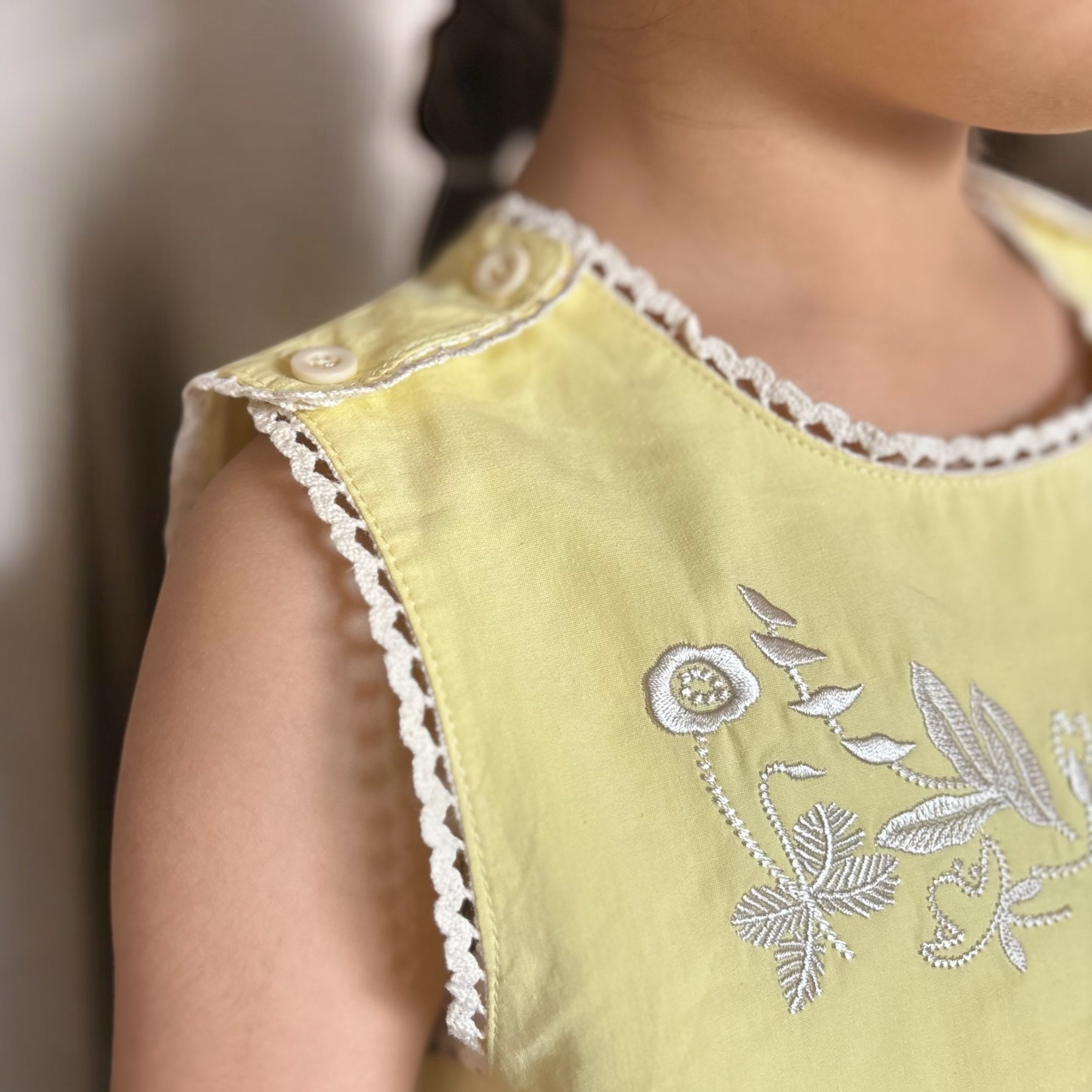 刺繍入りのキッズセットアップ|コットン100%|キッズ服|イエロー